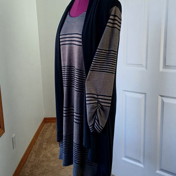Haani Dresses & Skirts - Haani Woman 2-in-1 Sweater Dress Cardigan 2X black tan stripe long sleeve midi